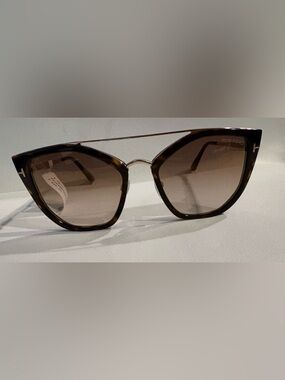 Tom Ford Sunglasses in Tortoiseshell with Brown Gradient Lenses